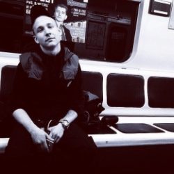 Парень. Ищу девушку для вирта, по скайпу или переписке с фото Парень. Ищу девушку для вирта, по скайпу или переписке с фото