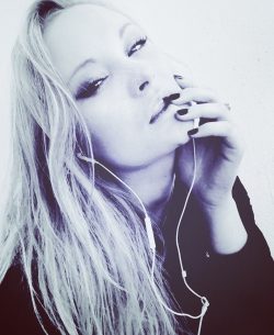 Девушка ищет подругу в Калуге для воплощения фантазий в сексе Девушка ищет подругу в Калуге для воплощения фантазий в сексе